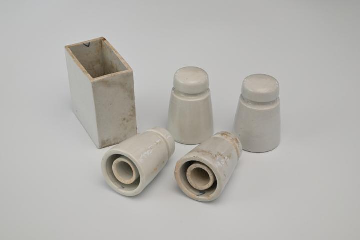 明治期の電信用磁器がいし